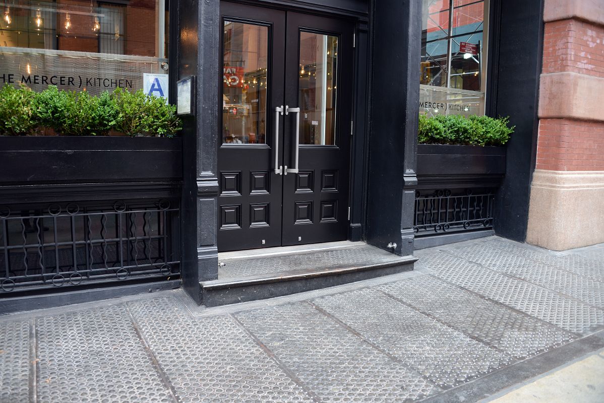 28-1 Mercer Kitchen At Mercer And Prince With A Hollow Sidewalk In SoHo New York City